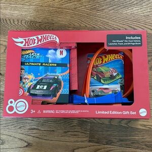 Hot Wheels Ultimate Racers Gift Set - Red and Blue